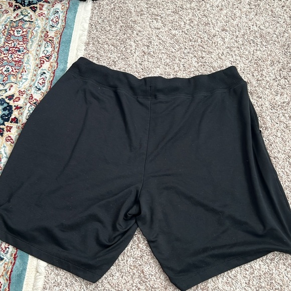 Workout shorts - Picture 3 of 3
